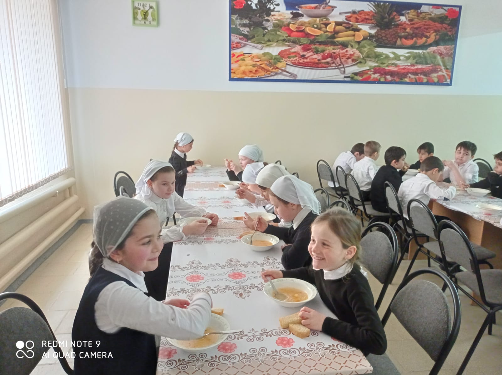 В школьной столовой